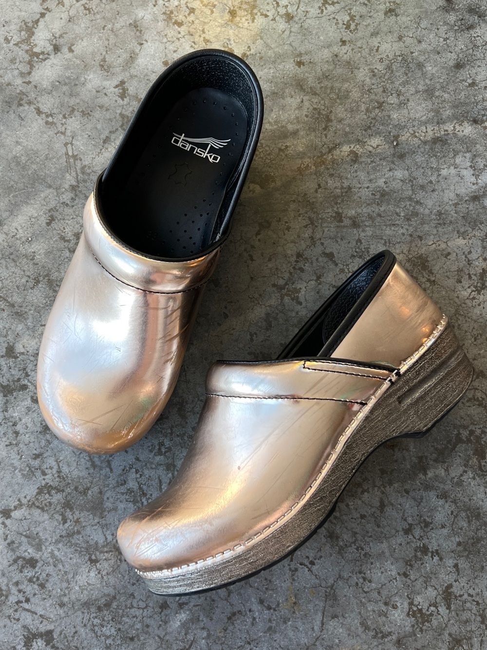 Dansko Professional Light Gold Metallic Leather Clogs Women Size 38 US 7.5 - 8